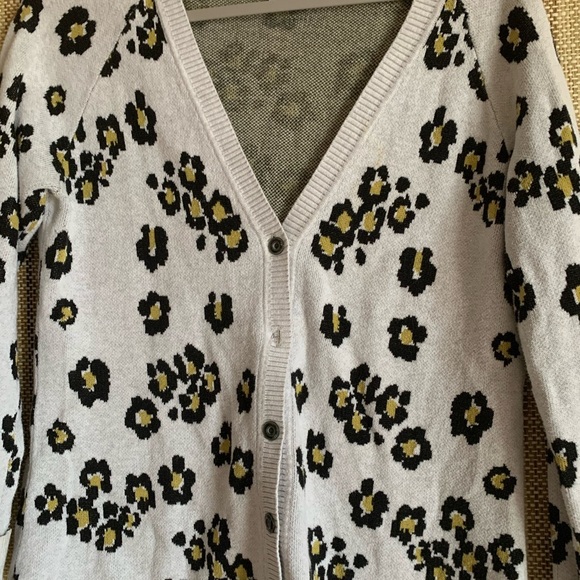 CABi Floral Patterned Gray Sweater Cardigan Women Size M Button Up Casual - Picture 2 of 5